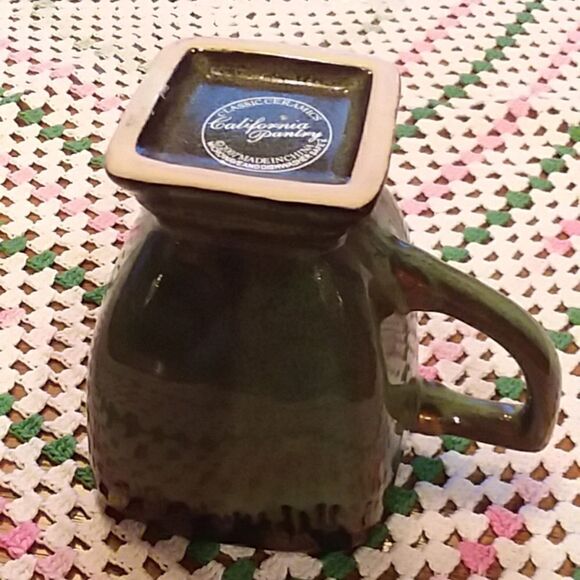 5/$15 California Pantry classic ceramics pedestal coffee mug - Picture 2 of 4